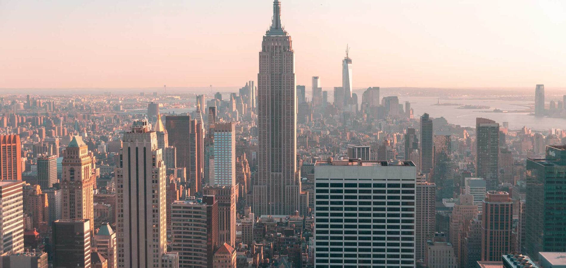Empire State Building Photo by Roberto Vivancos